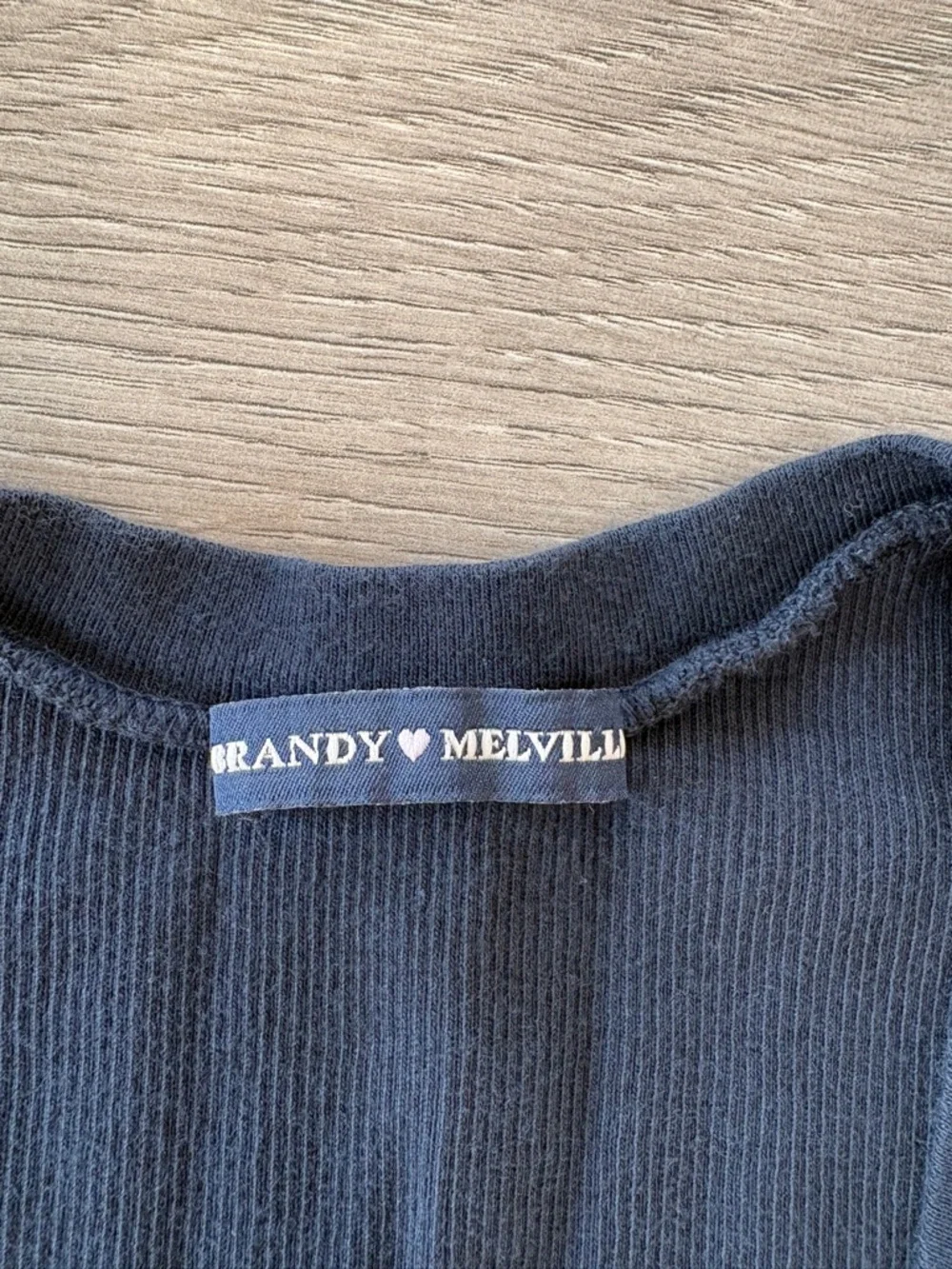 Brandy Melville Black Ribbed V-Neck Short Sleeve Tee Size-US-XS - Picture 6 of 9